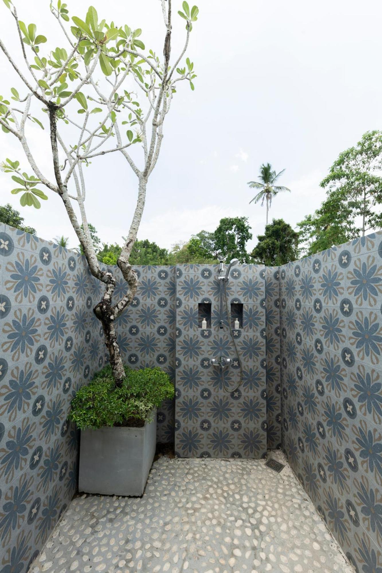 Arahtis Lake Villa Hikkaduwa Exterior photo
